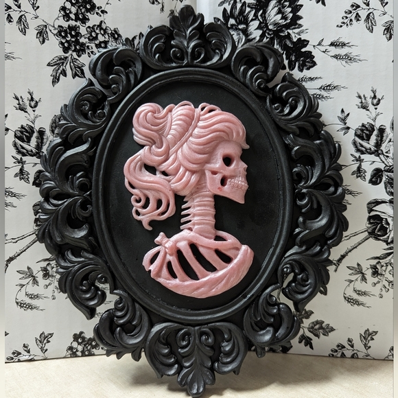 Custom 2-Colored Victorian Gothic Female Skeleton Cameo • 3D Skull Wall Hanging - Picture 1 of 1
